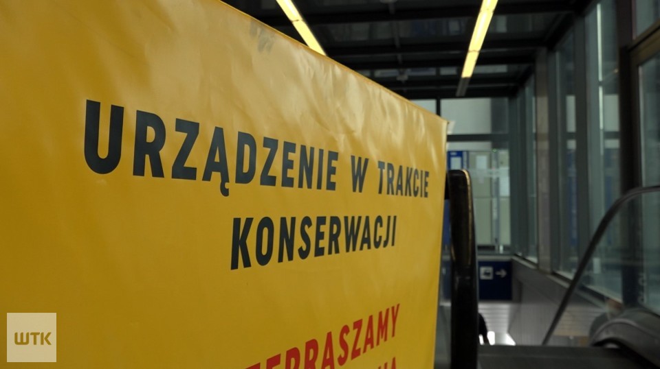 Nieczynne z "przyczyn technicznych". Ruchome schody na poznańskim dworcu znowu nie działają