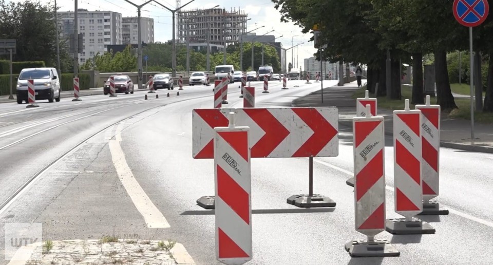 Zwęzili ważną ulicę i nic nie robią? Robią, ale obok