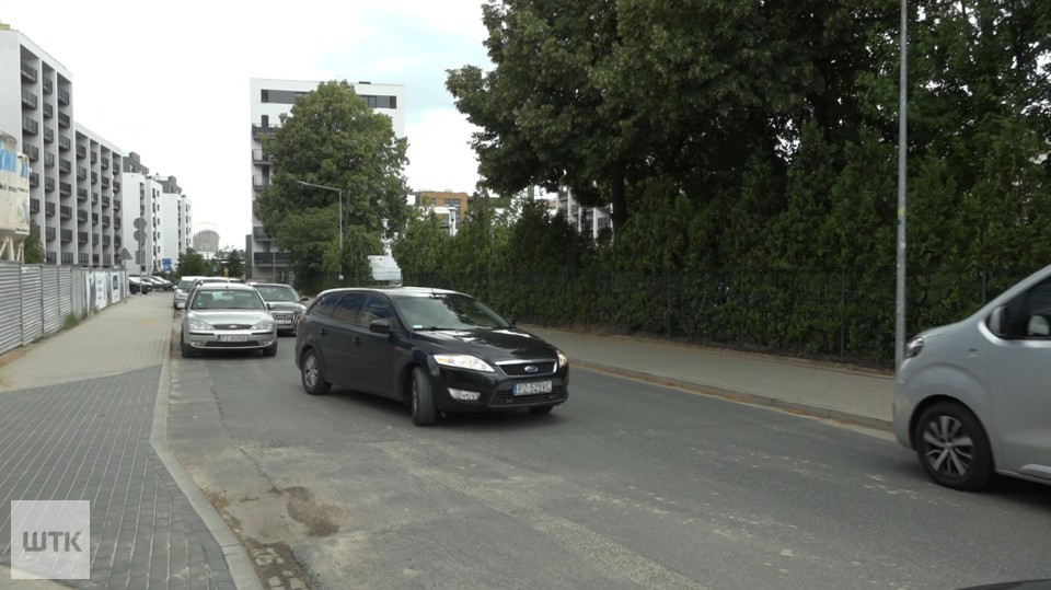 Bójka kierowców przez organizację ruchu? "Mijanki" na Świeżawskiej w Poznaniu