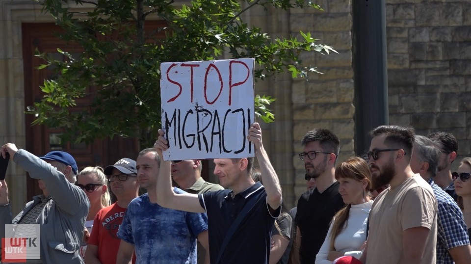 Prawica manifestuje przeciwko migracji