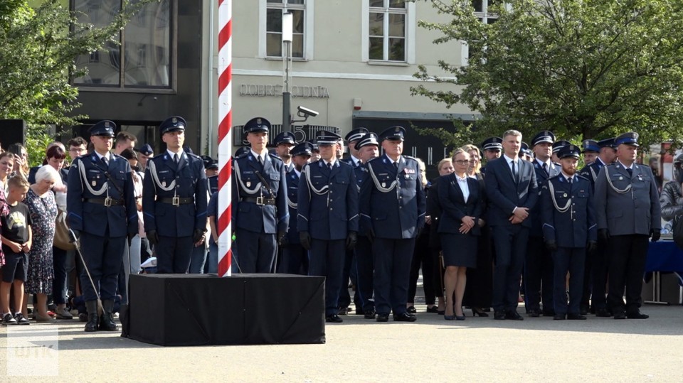 Policjanci świętowali i witali nowych kolegów
