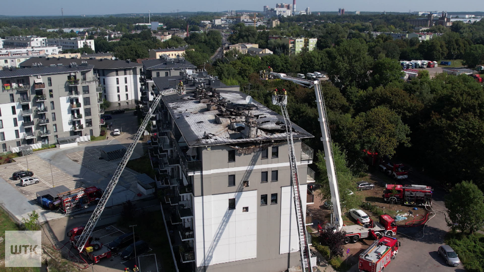 Od jednego mieszkania po cały blok. Strażacy walczyli z ogniem przez całą noc