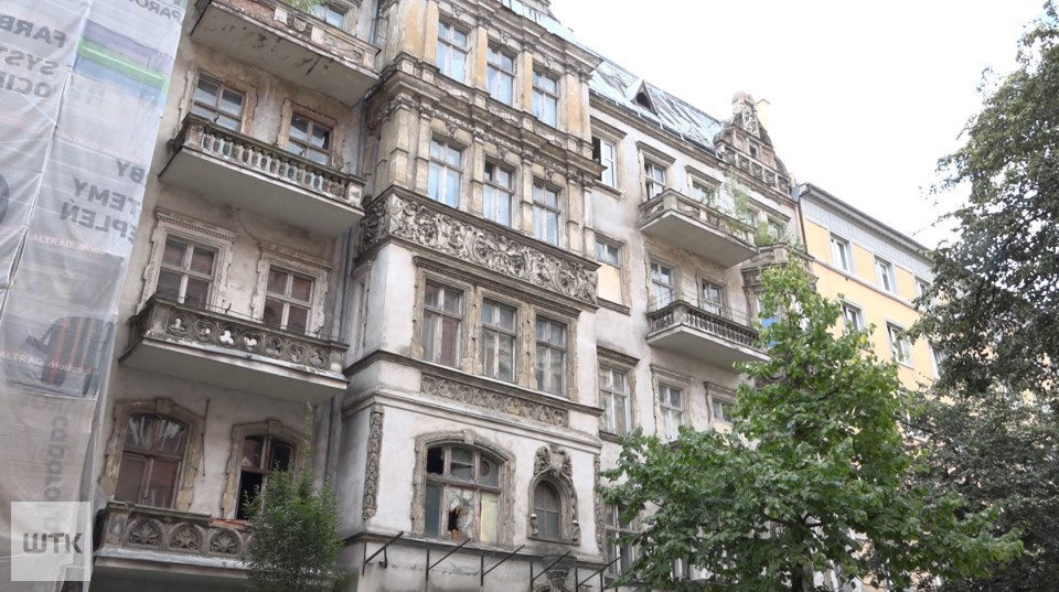Kolejna sypiąca się kamienica. Akcja służb w centrum Poznania po zawaleniu stropu
