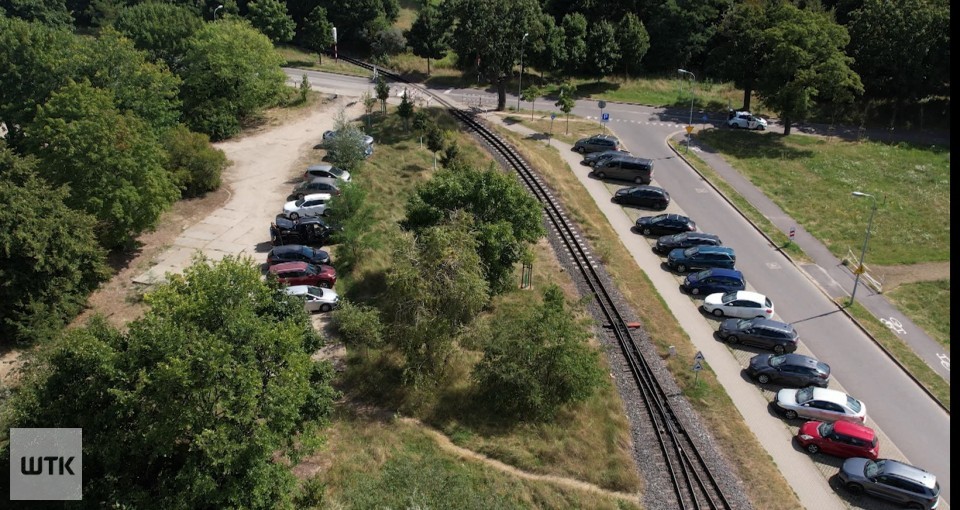 Dziki parking przy termach