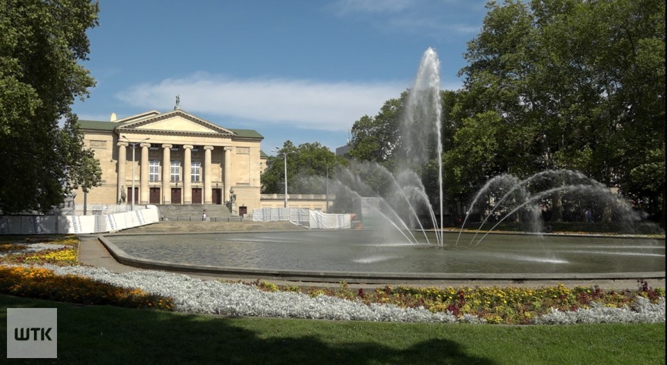 Teatr w cieniu kontrowersji