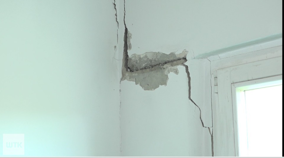 Pękające ściany, strach mieszkańców. Tak jest na osiedlu Oświecenia