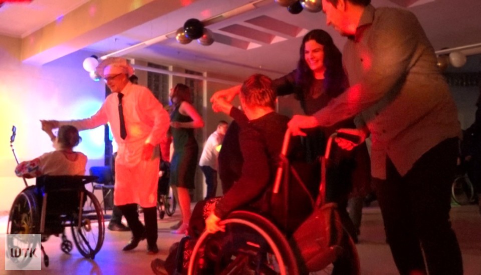 Sylwester Wspólnoty „Ciupa Wózkowicze”. Zabawa noworoczna bez barier