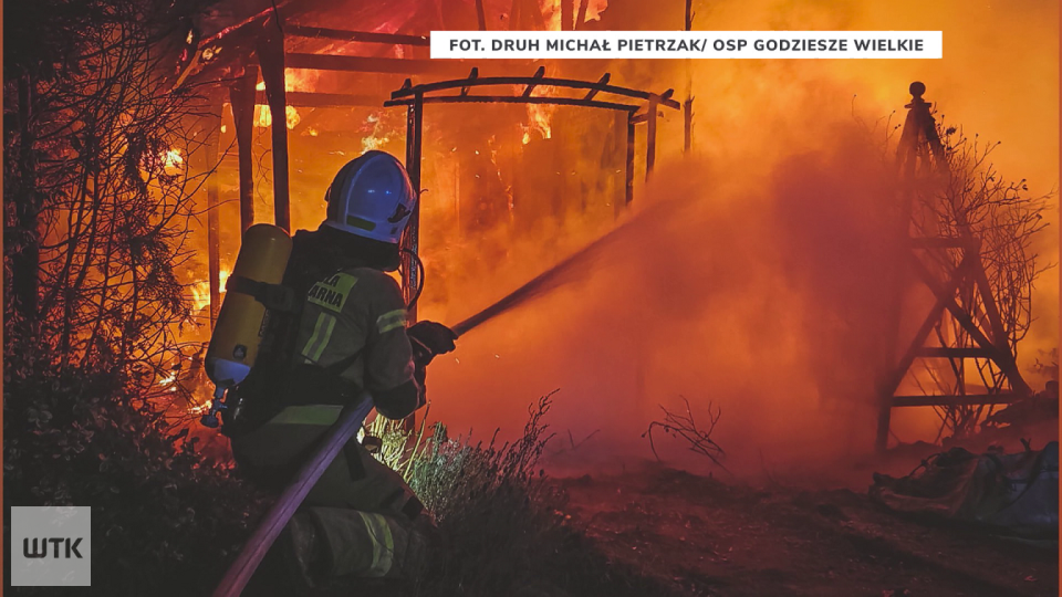 Sześć zastępów strażaków walczyło z ogniem. Jedna osoba została ranna