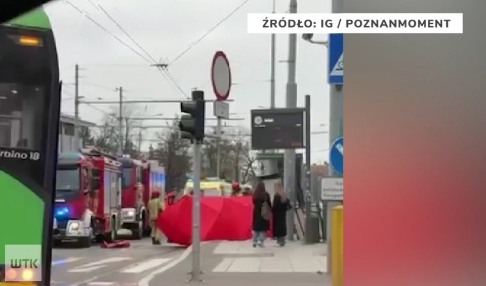 Samochód wbił się w przystanek. Młoda kobieta w ciężkim stanie