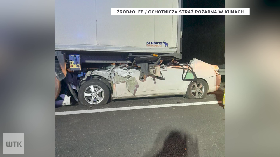 Poważny wypadek na A2. Z auta nic nie zostało