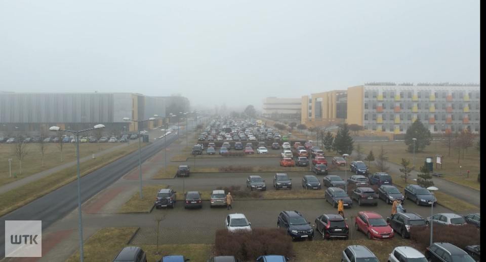 Studenci i pracownicy zapłacą więcej. UAM wprowadza płatne parkingi