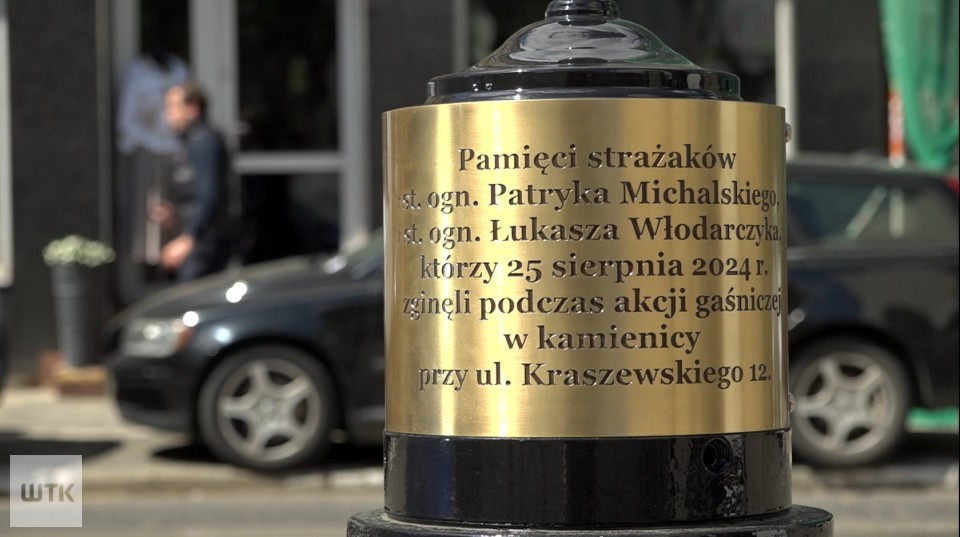 Polegli strażacy upamiętnieni. Symboliczny hydrant na ulicy Kraszewskiego w Poznaniu