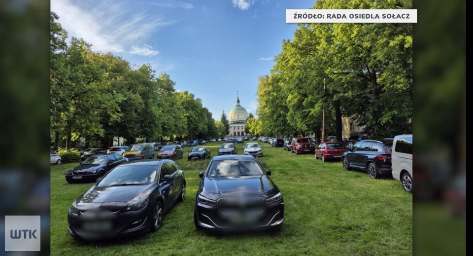 Parking w parku. Drogowy skandal na Sołaczu